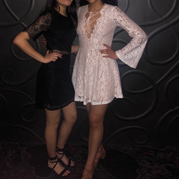 Lace overlay bell sleeve criss cross dress - Picture 5 of 5